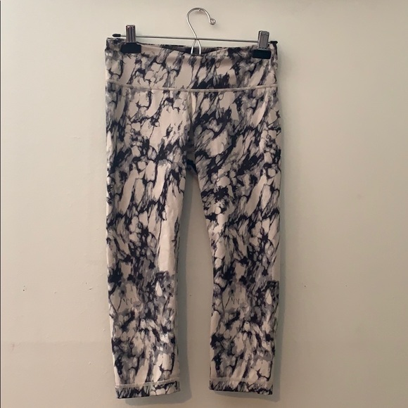 lululemon athletica Pants - Lululemon Rock color Crop. Excellent condition.